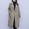 Trench da donna Cappotto a griglia di diamanti di media lunghezza per la primavera e l'autunno Colletto oversize dimagrante versatile sopra il ginocchio