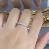 Küme halkaları lüks tenis yüksek karbon elmas yüzüğü kadın düğün ince mücevher 925 sterling şeridi platin kaplama nişan band