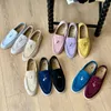 Storlek 32-46 Nya klänningsskor Loro Summer Charms Walk Moccasins For Women Piana Designers Loafer Men Office Career Travel Classic Casual Shoe Kid Leather Sneaker Sandaler