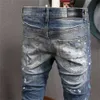 Denim-Jeans mit Stretch-Design, Biker-Passform für schmale, bemalte Cowboy-Hosen mit Patch-Beinen für Herren