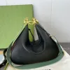 Heiße Halbmondbeutel Retro Crossbody Half Moon -Taschen Frauen Handtaschen Schulter Croissants Bags Clutch -Geldbörse alte Blumen -Leinwand Leder mit rotgrünem Riemen