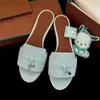 Vintage Loro Sandale extérieure Slide Beach Pool Sliders Summer Charms Girl Casual Chaussures Mans Femmes Luxe Designer Chaussure Mode Piana Mule Cuir Mocassins Plats Pantoufle