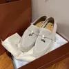 Luxurys Freizeitschuh Damen Vintage-Schuhe Neuer Stil Designer-Mokassins für braune Aprikosendame Modereisen Top-Qualität Flache Leder-Loafer Mit Box im Freien spazieren gehen