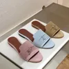 Zapatos casuales de alta calidad Sandalia Loro Mule Pianas de verano 2024 Nueva zapatilla de gamuza de cuero sexy para mujer Regalo Diapositivas planas Mocasines Sunny Charm Al aire libre Viajes Sliders interiores