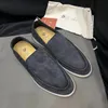 Utomhus resor casual sko mockasins walk loafer sommar lyxig designer läder nya loro herrar låga platt klänningskor sandal svart brun tennis piana man kör sneaker box