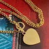 Collana girocollo personalizzata con moneta e ciondolo a forma di cuore in oro massiccio per donna