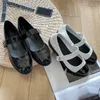 Luxury Designer Ballet Shoes Fashion Casual Flats Mary Jane Patent Leather Single Shoes äkta läder grunt munnen Elastiska bälte Enkelskor