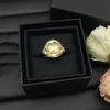 Anillo de diseño de lujo de alta calidad para mujer hombre Joyería de diseño Anillos de pareja Anillos de banda de perlas de titanio chapados en oro de 18 quilates para anillo de bodas Regalo de joyería de aniversario