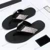 2021 Fashion Svart mjuka läder sandaler mulor bin somrar glider hala platt kedja sandaler breda t-bar casual strandslip sandaler