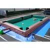 8x5m (26x16.5ft) Partihandel högkvalitativ uppblåsbar biljardbord Oxford gummibåtar Snooker Soccer Pool Tables Field Football Pitch With Flower och 16bollar till salu