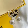 2024Fashion Womens Brand Designer Earrings Earrings Pearl Women Pendant Elegance Temerament Simple Ladies Wedding Party Jewelry Giftアクセサリー