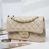 Bolsos de diseñador Bolsa de cadena Solapa a cuadros 5A CF Caviar Hombro Bolso Oro Plata Cadena Cuero Doble Letra Color Sólido Hebilla Cuadrada Raya Lady Messenger 2024