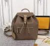 Designer Bag Women's Pressed Leather Vintage Shoulder Bag Casual ryggsäck Herrläder Ryggsäck Klassiskt utomhus Tote Party