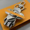 Designer Louvuittos Keychains -armband för kvinnor Retro Men Leather Letters Classic Fashion Accessories Presbyopia Diamond Luxury Jewelry Engagement Gift
