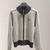 CE Nuevo 2024 Primavera Chaqueta de marca para mujer Moda de gama alta Otoño Invierno Logotipo clásico Tweed Abrigo Ocio Primavera Abrigos negros Cárdigan Cumpleaños Regalo del día de Navidad 690