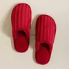 Pantofole Uomo Donna Pantofole cinesi rosse da matrimonio Celebrazione Coppia Scarpe calde Autunno e inverno Scarpe tacco piatto antiscivolo per sposa e sposo