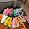 Mode sommarsandaler designer kvinnor tofflor blomma tofflor läder platt sandaler lyx varumärke strand höga klackar trä mule skor loafers flip flops 35-42