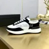 Scarpe casual bianche Scarpe firmate da donna Stringate Sneaker da viaggio in pelle 100% pelle bovina da donna Suola spessa Scarpe da ginnastica da corsa Scarpe da donna con plateau Scarpe da ginnastica da palestra taglia 35-39-40-41