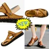 2024 Designer Sandales Slippers Men Summer Femme Chaussures Chaussures Slides en forme de noirs avec de l'eau 38-48 EUR 38-48