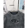 24SS T Shirt Designer Disel 23 début d'automne nouvelle marque tendance de conception de niche avec un bloc de fer vertical au milieu coupe slim et pull en tricot de style fille épicée