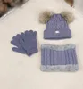 Luksusowe garnitury CAP Projektant Kids Winter Knity Set, w tym rozmiar marki 3-12 Wysokiej jakości trzyczęściowy ciepły kapelusz+szalik+rękawiczki Jan20
