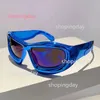 Solglasögon Fashion Punk Sports 2024 Luxury Designer Silver Mirror Y2K Sun Glasses Men Women Bat Rectangle 2000s Eyewear 01P3KT