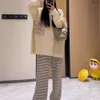 Lowes paresseux de la version décontractée coréenne haut pull ample avec des rayures tombantes et un pantalon large sport ensemble deux pièces pour la mode 8GB9