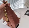 Die Moon Design Bag ist eine französische Designertasche voller Kreativität, Zartheit, Schönheit und hochwertiger Atmosphäre