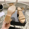 chaînes en cuir - sandales à plateforme détaillées talons hauts épais bride à la cheville bout ouvert talon bloc sandale chaussures de créateur de luxe pour femmes chaussures d'usine avec boîte