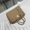 Aabirdkin tasarımcı totes çanta kadınlar litchi desen çanta bir omuz crossbody çanta litchi desen kilit tokası 25cm el tipi bir omuz kadın çantası tpfm