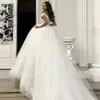 Abiti da sposa sexy con spalle scoperte A Line con applicazioni di pizzo Gonna soffice in tulle Abiti da sposa da donna Plus Size Sweep Train Bottoni posteriori Abiti da sposa CL3232