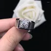 Klaster Pierścienie Solid 14k białe złoto AU585 Platinum PT950 Męski pierścień Diamentowy Modna moda Modna Trend Ręka biżuteria Moissanite