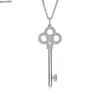 18 Karat Platin-Krone mit Diamanten besetzte Schlüsselpullover-Kette, weibliche Herz-Iris-Minderheit, hochwertiges Temperament, lange Halskette, Silber-Halsketten-Stil