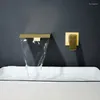 Robinets de lavabo de salle de bains Robinet de lavabo Mélangeur d'or brossé Cascade noire froide Carré dans le mur en laiton