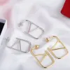 2023 Designer Fashion Letter V Stud Women's Fashion Hoop Jewelry Metal Valentine's Day örhängen