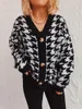 Gebreide damessweater met losse V-hals, Thousand Bird Checker, contrasterend gebreid vest met enkele rij knopen, zak met lange mouwen en gebreid vest