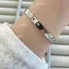 Designerarmband högkvalitativt titanstålarmband Klassiska romerska siffror zirkonpar smycken gåva till vänner