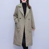 Damen-Trenchcoats, trendiger, mittellanger Mantel mit Diamantgitter für Frauen im Frühling und Herbst, schlankmachende, vielseitige Jacke mit Anzugkragen über dem Knie