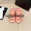 kanalskor quiltade läder pappa sandaler kvinnor mule glitter diamant spänne sandal platt rem rems plattform plattform sommarskor flip flop låsande tofflor c paris k