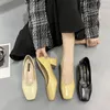 Scarpe eleganti in pelle normale casual nero con tacco medio per donna 2024 Calzature estive da donna quadrato giallo tendenza un giovane elegante E