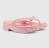 Zomer 2023 Dames Thong Platform Sandalen Schoenen Dames Slides Flats Retro-geïnspireerde Reliëf Band Dame Slippers Elegant Merk Wandelschoenen Slip Op Slippers