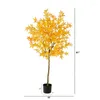 Árbol de arce artificial de flores decorativas en maceta de plástico negro