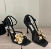 Top Luxe Luxe Merk Vrouwen Zea Sandalen Schoenen!! Elegante Metalen Bloemen Pumps Vierkante Teen Dame Hoge Hakken Zwart Satijn Bruiloft, Feest, Jurk, Avond EU35-41