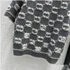 Женские свитера 2023 Новая осень-зима Милан Взлетно-посадочная полоса с круглым вырезом с коротким рукавом Высококачественная жаккардовая ржанка Дизайнерская одежда 0929-1 Drop Deliver Dhdng