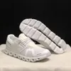 Toppkvalitet utomhus 5 Casual Designer Platform Sneakers Moln Stöttabsorberande sport alla svartvita grå för kvinnor herr träning tennistränare spo