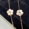 Hög version av Plum Blossom Fritillary Armband Halsband Ear Clap Female Rose Gold Simple Temperament Personality Tanabata Födelsedagspresent