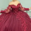 Abito Quinceanera rosso lucido Abito da ballo con spalle scoperte Applique in pizzo che borda Tull a strati Corsetto a maniche lunghe Abiti 15 De