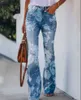 Europeiska och amerikanska stora kvinnors fashionabla avslappnade klockbottnar, kvinnors konstnärliga blommönster jeans
