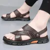 Sandales d'été en cuir véritable pour hommes, pantoufles de plage rembourrées en latex, semelle souple, légères, polyvalentes, rétro, mode 2024