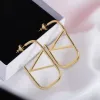 2023 Designer Fashion Letter V Stud Women's Fashion Hoop Jewelry Metal Valentine's Day örhängen